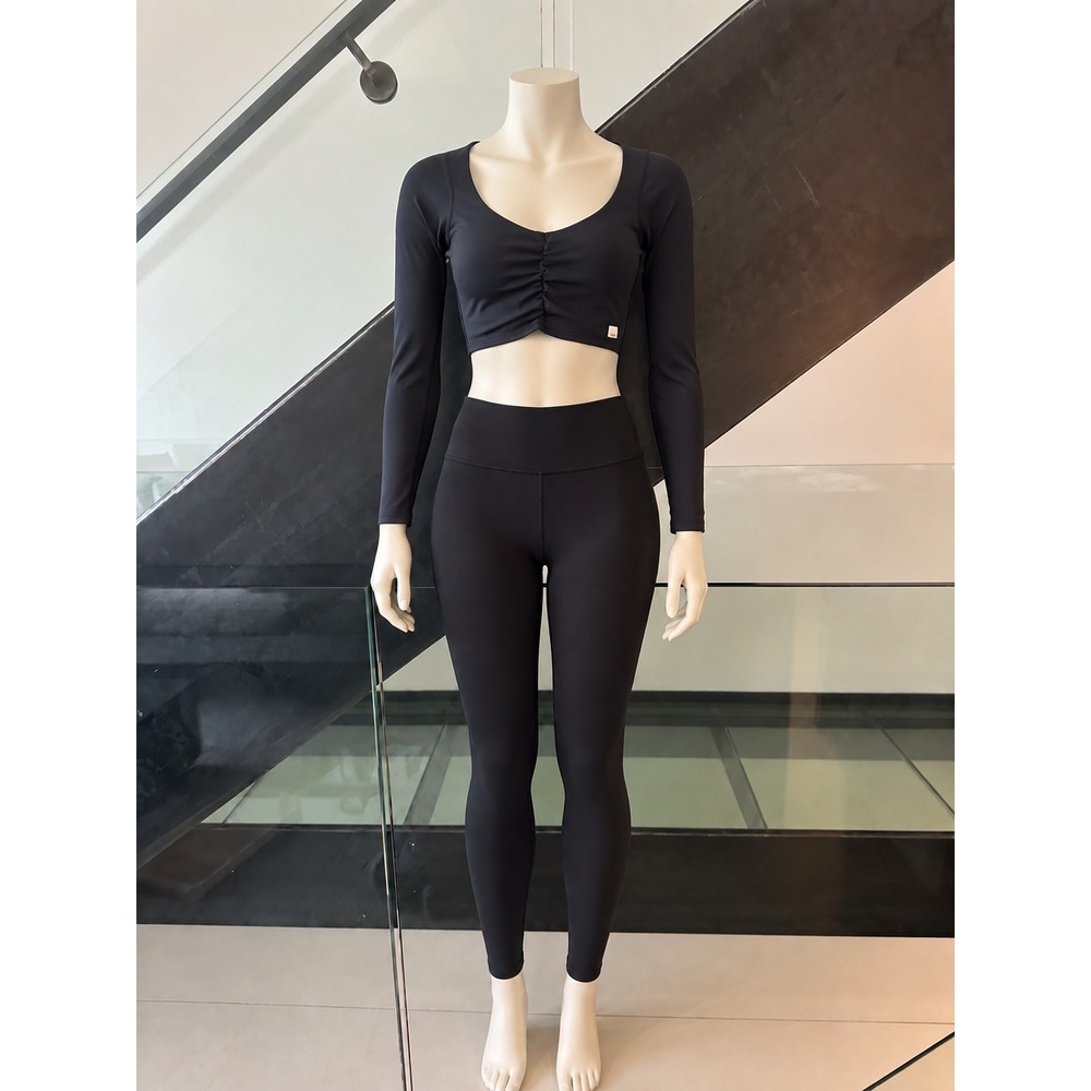 Vuori Black Cinched Front Long Sleeve Crop Top Activewear Women Small